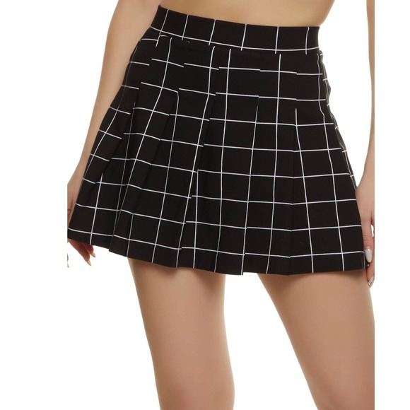 Wearever Dresses & Skirts - New WEAREVER Black Grid Plaid Pleated Windowpane Mini School Girl Skirt Women’s